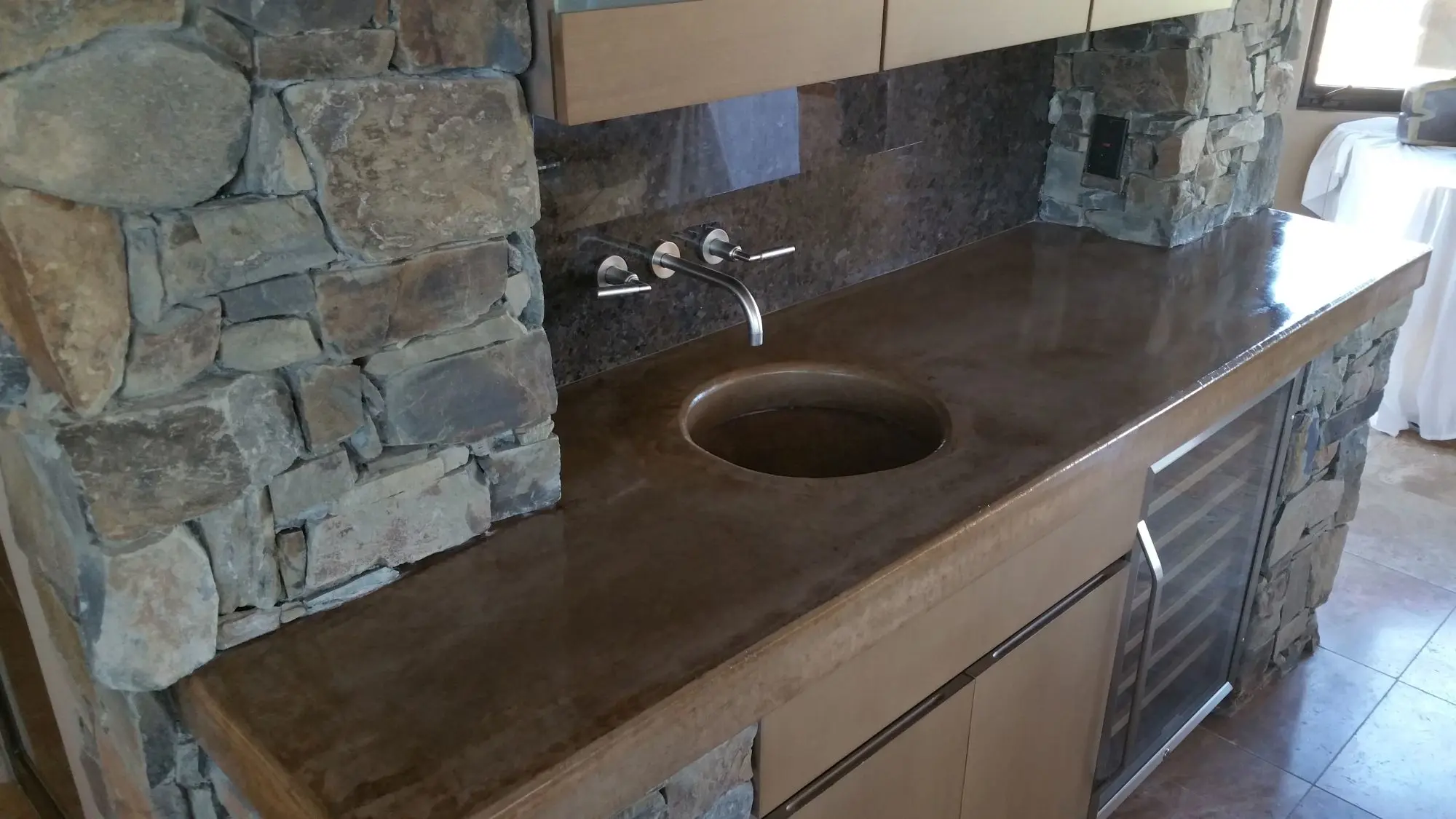 Kitchen appliance plumbing connections